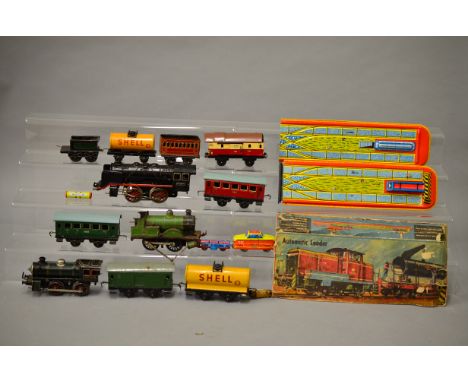 O gauge. Quantity of German model railway items: KBN 0-4-0 green '0-35' locomotive with tender; Bing 0-4-0 green '776' locomo