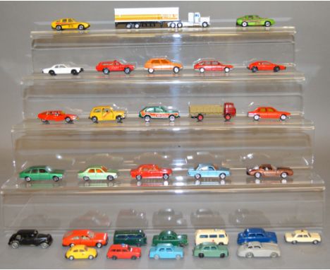 A tray of  small scale diecast metal and plastic models, mostly unboxed, condition of models varies. (30+)