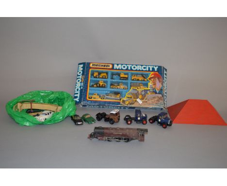Mixed lot including Hornby 00 model railway and diecast and plastic vehicles, mostly unboxed, includes Matchbox Motor City MC