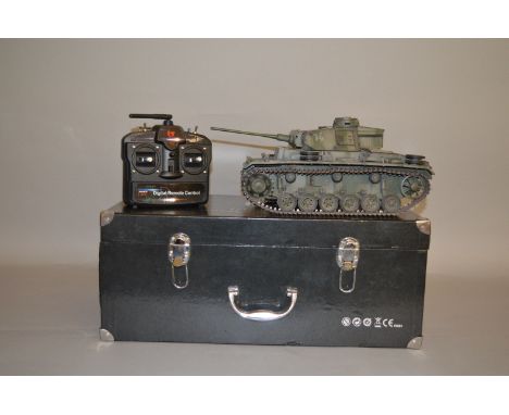 Matotoys 1:16 Scale Metal Tank Series remote control tank in case.