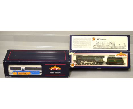 OO gauge. Bachmann: 31-554 2-6-2 BR green 'Green Arrow'; 32-471 168/1 Clubman 3-car DMU 'Chiltern Railways'. Boxed. (2)