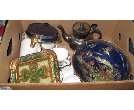 Box of assorted china to include: Royal Tuscan fine bone china 'Fantasia' teaware; large Carltonware lustre pedestal bowl; si