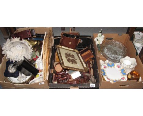 Three trays of assorted items to include: carved wooden animal figures and other animal figures; cased Liederman and Gortz vi
