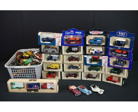 Around 20 boxed Lledo diecast models plus a collection of unboxed diecast models to include Matchbox, Solido etc (2) 