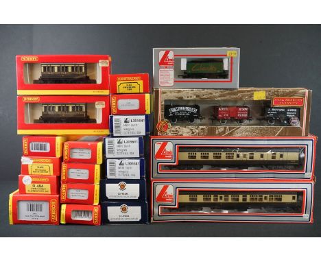 21 Boxed OO gauge items of rolling stock to include 12 x Hornby (features R4108 GWR Royal Mail TPO 848), 3 x Bachmann (1 x mu