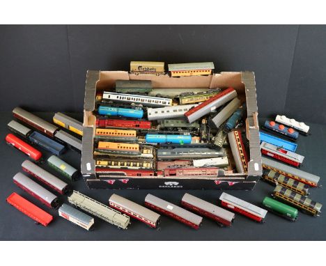 Around 60 OO / HO gauge items of rolling stock to include coaches, tankers and wagons featuring Hornby, Triang, Bachmann etc,