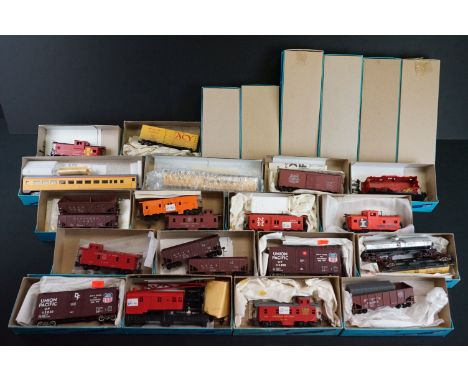 Collection of HO gauge items of rolling stock contained in 24 x Athearn boxes, a couple of additional items and some unassoci