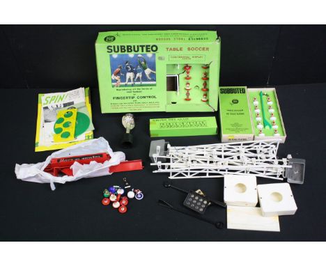 Subbuteo - Quantity of HW Subbuteo to include boxed Arsenal 16 team (complete), boxed Continental Display Edition set, floodl