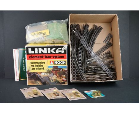Quantity of HO / OO gauge model railway to include boxed Noch Ziegelstein (unchecked but appearing gd), various track and sce
