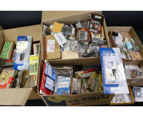 Large quantity of OO gauge model railway metal &amp; plastic accessories to include many bagged &amp; boxed items featuring R