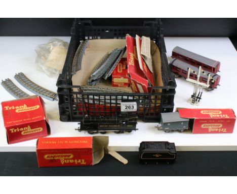 Quantity of Triang OO gauge model railway to include clockwork BR 0-6-2 locomotive in black, 2 x coaches, boxed R11 Goods Van