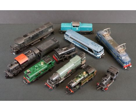 Ten OO / HP gauge locomotives to include Mehano 2-6-0 Canadian Pacific, Lima, Airfix etc 