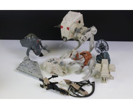 Star Wars - Original Star Wars AT-ST (missing hatch gun &amp; back button), with 1 x Vehicle Maintenance Energizer (2 x hoses