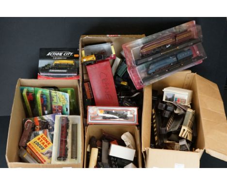 Quantity of model railway accessories to include rolling stock, tenders, collector models, trackside buildings, boxed Lima lo
