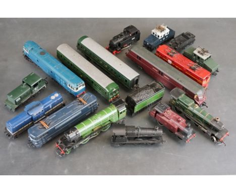 15 OO / HO gauge locomotives to include Hornby Flying Scotsman, Lima Express Parcels, Hornby Albert Hall etc 