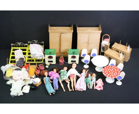 Eight fashion dolls to include a 2nd gen Sindy doll (marked 1077), Uneeda Dollikin doll, 3 x Model Toys and 2 x Pippa style d