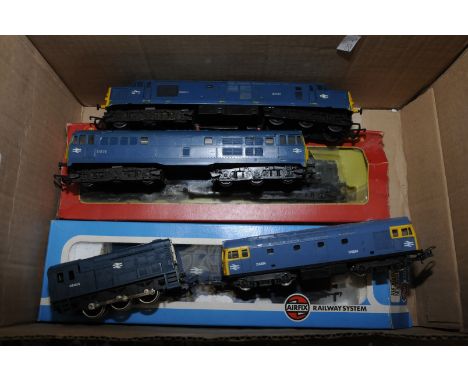Boxed class 31 diesel engine, Triang D6830 class 37 diesel engine, two Triang diesels and two Lima diesel engines (6)