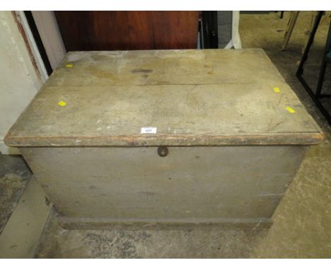 AN ANTIQUE PINE TWIN HANDLED PINE TOOL BOX W-80 CM
