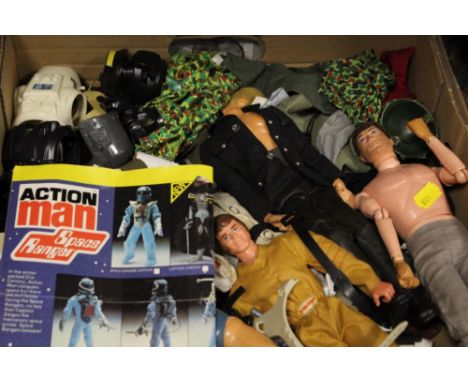 A QUANTITY OF VINTAGE ACTION MAN FIGURES, TOYS AND ACCESSORIES TOGETHER WITH A DOLLS PRAM