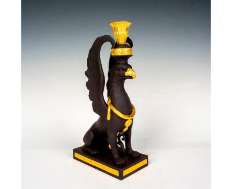 A limited edition, Masterpiece Collection piece with gilt detailing. Impressed Wedgwood Made In England 01 backstamp. This it