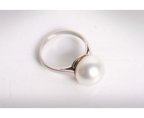 An early 20th century platinum and pearl ring. Single 12.5mm pearl very slightly greyish white hue with excellent lustre to a