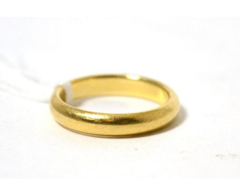 Gold band ring, finger size Q, stamped '14K'5.52g gross