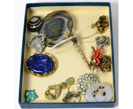 An Art Nouveau enamel pendant, two hardstone brooches, a 9ct gold dragonfly necklace, costume jewellery and a 9ct gold ring 