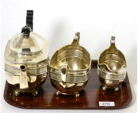 A Victorian silver three piece silver tea service, London, 1895, 35ozt35ozt gross weight