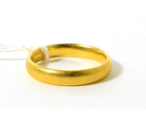 A gold band ringFinger size R, 5.98g gross.
