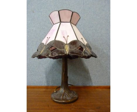 A Tiffany style table lamp 