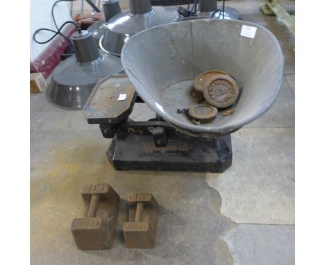 A set of vintage weighing scales with weights 