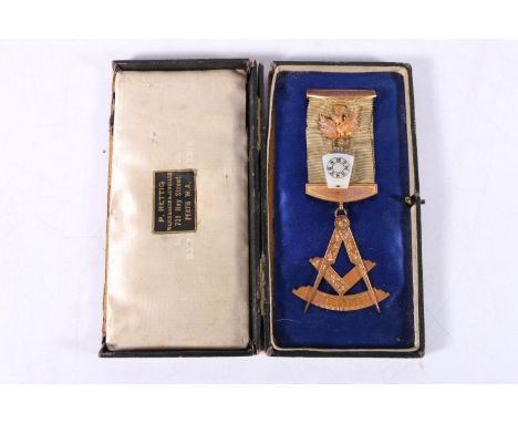 15ct gold Masonic breast jewel on ribbon suspension "PRESENTED TO WOR BRO ALEX MCLEAN GEBBIE IPM 17.10.05 FROM THE BRETHERN O