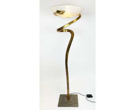 ATTRIBUTED TO ENZO CIAMPALINI ALFEA FLOOR LAMP, gilt metal with a Murano glass shade, 181cm H.