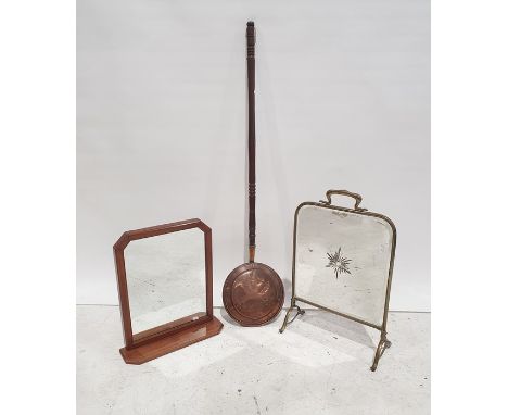 Mirrored and brass firescreen, a copper bedwarming pan, a mirror, a brass curb and brush (5) 