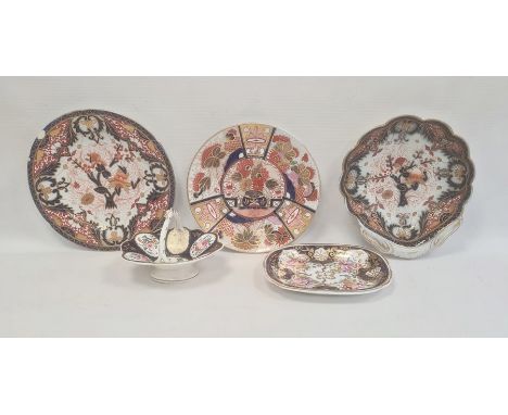 Group of English porcelain, circa 1820, comprising a Chamberlains Worcester Imari pattern plate, an English porcelain shell-s