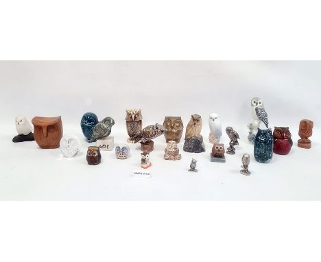 Assorted metal, glass and ceramic owl ornaments 