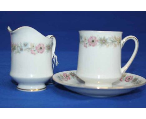 TUSCAN TEA SERVICE, PARAGON BELINDA TEA WARE, WILLOW PATTERN BLUE AND WHITE BOWLS AND OTHER CERAMICS 