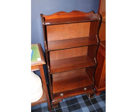 20TH CENTURY MAHOGANY THREE SHELF OPEN BOOKCASE
over bracket feet, 115cm high; together with an oak two-tier table, 80cm high