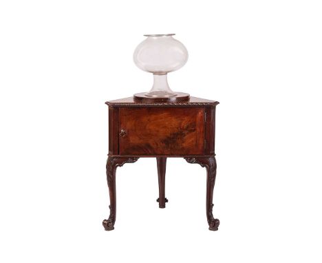 Attributed to William Vile & John Cobb: an extremely rare George III mahogany corner fish bowl stand C1764, the stand with ra