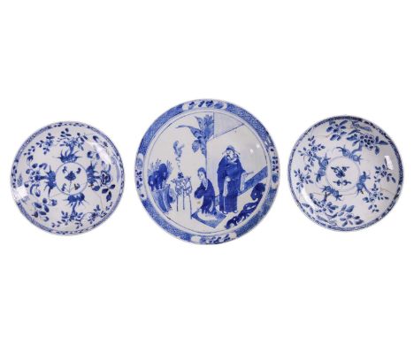 A Chinese blue and white circular charger, Qing Dynasty,19th century, painted with a lady kneeling before a smoking censer re