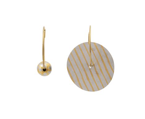 NIESSING Paar Ohrhänger mit Kugel und Scheibe, GG 18+24K, Platin, 7,4 gr, Ringdurchmesser ca. 2,6 cm, Scheibe Durchmesser ca.