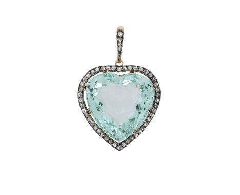 Herzanhänger mit feinem Aquamarin umrandet von Diamantrosen, zus. ca. 0,25 ct, Aquamarin zart grünlich-blau, herzförmig facet