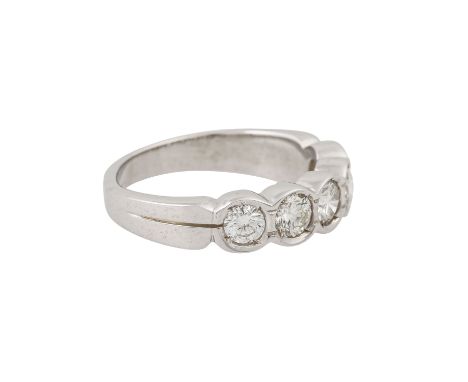 Ring mit Brillanten zus. ca. 1 ct, ca. LGW-GW (J-K)/SI-P1, WG 14K, 5,3 gr, Ringweite 55, spätes 20. Jh., leichte Tragespuren.