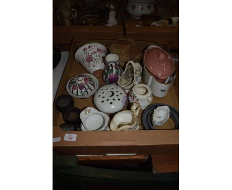 BOX CONTAINING CERAMIC ITEMS, VARIOUS JUGS, BOWLS ETC