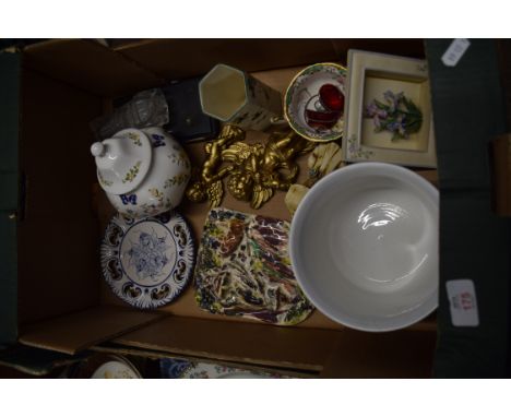 BOX CONTAINING CERAMIC ITEMS, ROYAL DOULTON OCTAGONAL SHAPED VASE, BOWL AND COVER BY AYNSLEY IN THE COTTAGE GARDEN PATTERN