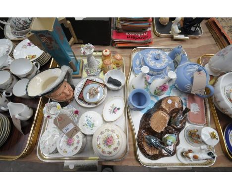 2 Trays of decorative and collectable ceramics including 3 Beswick bird figures and a naturalistic trunk stand, Wedgwood blue