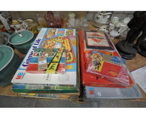 A Collection of vintage boxed board games including Totoplay and Risk and 3 wicker baskets.