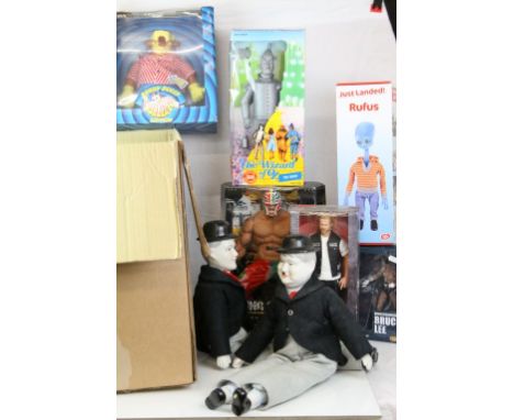 Collection of Tv/Film related figures to include 5 x boxed Chad Valley Just Landed, Storm Collectables Bruce Lee, Multi Toys 