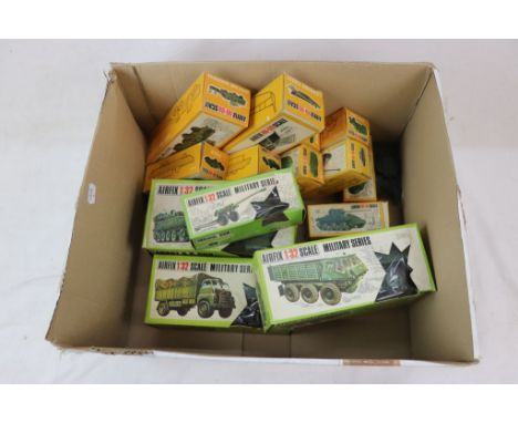 16 Boxed Airfix OO and 1/32 plastic models to include 1/32 Alvis Stalwart, 105mm Gun, Abbot SP Gun &amp; Bedford RL Truck, OO
