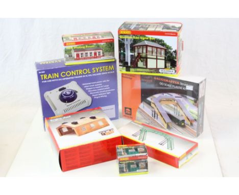 Seven boxed OO gauge model railway trackside accessories to include Bachmann 36560 Train Control System, Hornby x 5 (R8004 En